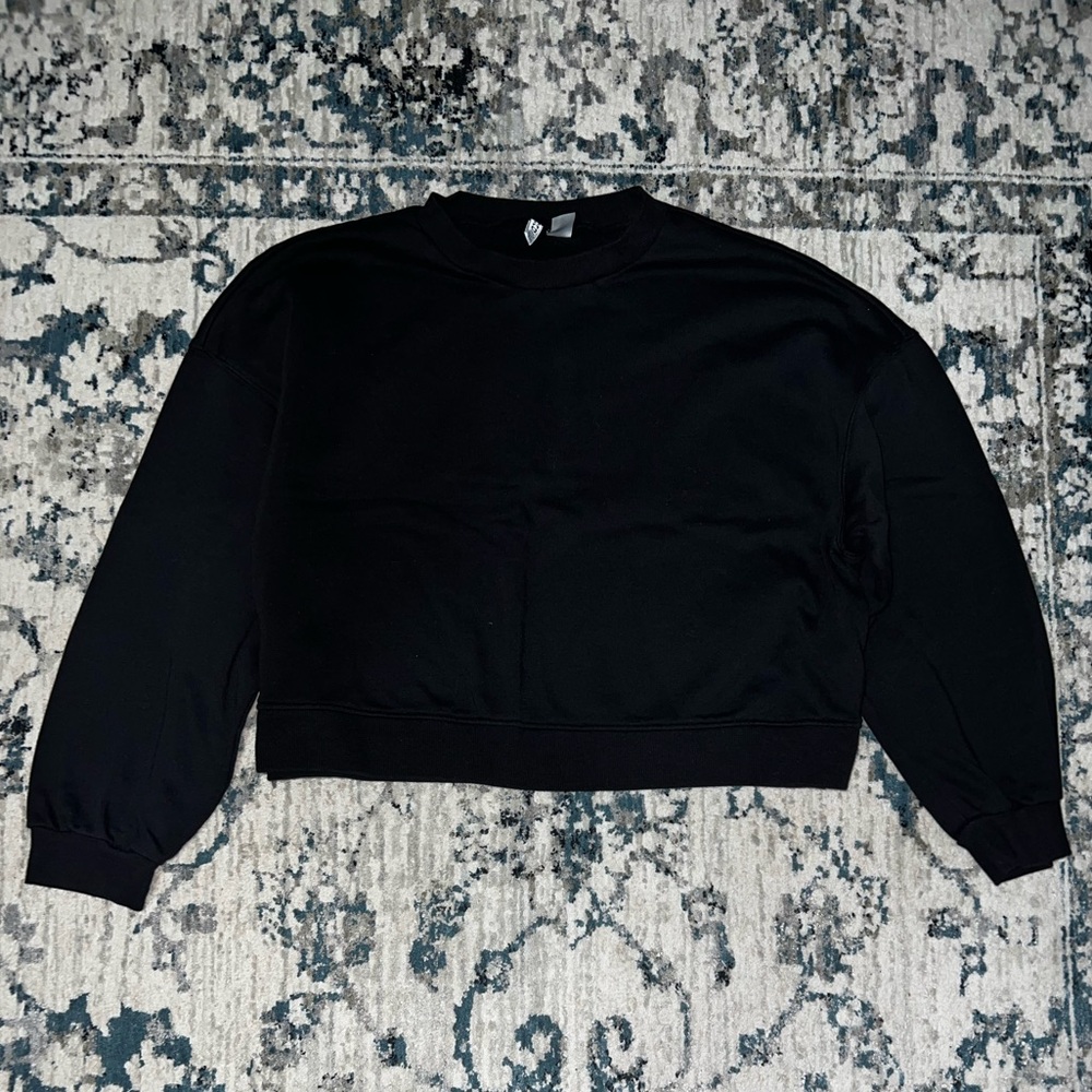 Black Cropped Sweatshirt